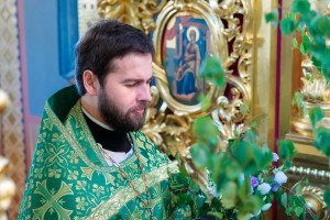 Митрополит Игнатий совершил Божественную литургию и великую вечерню в Свято-Троицком кафедральном соборе г. Саратова