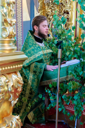Митрополит Игнатий совершил Божественную литургию и великую вечерню в Свято-Троицком кафедральном соборе г. Саратова