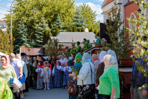 Митрополит Игнатий совершил Божественную литургию и великую вечерню в Свято-Троицком кафедральном соборе г. Саратова