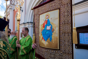 Митрополит Игнатий совершил Божественную литургию и великую вечерню в Свято-Троицком кафедральном соборе г. Саратова