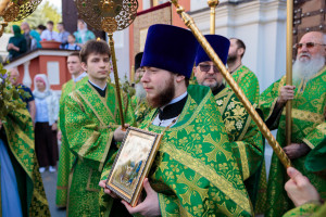 Митрополит Игнатий совершил Божественную литургию и великую вечерню в Свято-Троицком кафедральном соборе г. Саратова