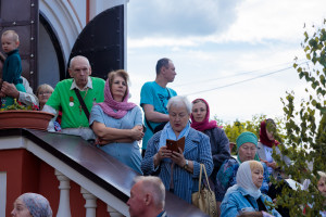 Митрополит Игнатий совершил Божественную литургию и великую вечерню в Свято-Троицком кафедральном соборе г. Саратова
