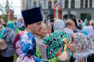 Митрополит Игнатий совершил Божественную литургию и великую вечерню в Свято-Троицком кафедральном соборе г. Саратова