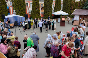 Митрополит Игнатий совершил Божественную литургию и великую вечерню в Свято-Троицком кафедральном соборе г. Саратова