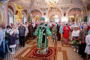 Божественная литургия и великая вечерня в Свято-Троицком кафедральном соборе г. Саратова