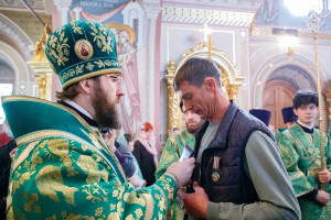 Божественная литургия и великая вечерня в Свято-Троицком кафедральном соборе г. Саратова