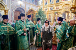 Божественная литургия и великая вечерня в Свято-Троицком кафедральном соборе г. Саратова