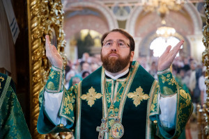 Божественная литургия и великая вечерня в Свято-Троицком кафедральном соборе г. Саратова