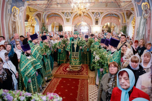 Божественная литургия и великая вечерня в Свято-Троицком кафедральном соборе г. Саратова