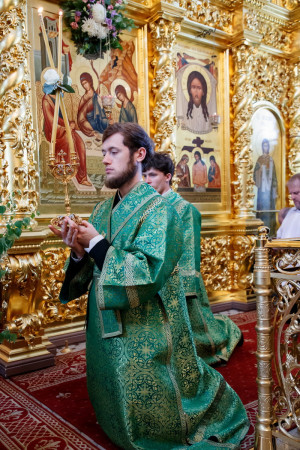 Божественная литургия и великая вечерня в Свято-Троицком кафедральном соборе г. Саратова