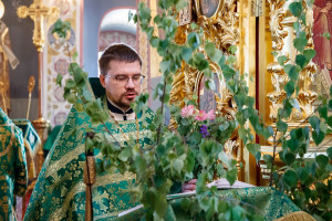 Божественная литургия и великая вечерня в Свято-Троицком кафедральном соборе г. Саратова