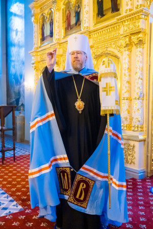 Митрополит Игнатий и митрополит Владимир совершили Божественную литургию в Свято-Духовском соборе г. Саратова