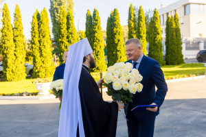 Митрополит Игнатий и митрополит Владимир совершили Божественную литургию в Свято-Духовском соборе г. Саратова