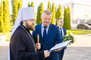 Митрополит Игнатий и митрополит Владимир совершили Божественную литургию в Свято-Духовском соборе г. Саратова