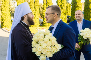 Митрополит Игнатий и митрополит Владимир совершили Божественную литургию в Свято-Духовском соборе г. Саратова