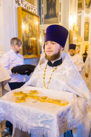 Митрополит Игнатий и митрополит Владимир совершили Божественную литургию в Свято-Духовском соборе г. Саратова
