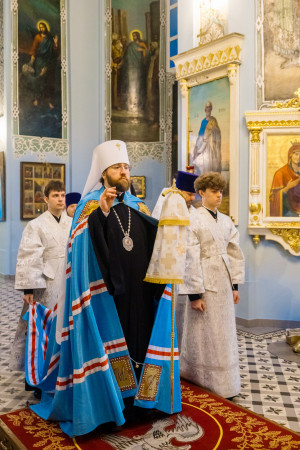 Митрополит Игнатий и митрополит Владимир совершили Божественную литургию в Свято-Духовском соборе г. Саратова