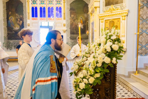 Митрополит Игнатий и митрополит Владимир совершили Божественную литургию в Свято-Духовском соборе г. Саратова