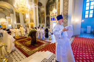 Митрополит Игнатий и митрополит Владимир совершили Божественную литургию в Свято-Духовском соборе г. Саратова