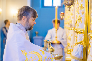 Митрополит Игнатий и митрополит Владимир совершили Божественную литургию в Свято-Духовском соборе г. Саратова