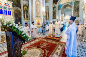 Митрополит Игнатий и митрополит Владимир совершили Божественную литургию в Свято-Духовском соборе г. Саратова
