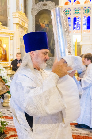 Митрополит Игнатий и митрополит Владимир совершили Божественную литургию в Свято-Духовском соборе г. Саратова