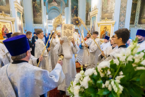 Митрополит Игнатий и митрополит Владимир совершили Божественную литургию в Свято-Духовском соборе г. Саратова