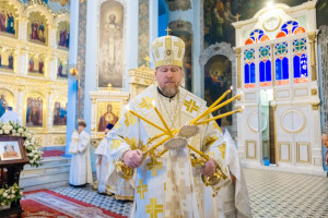 Митрополит Игнатий и митрополит Владимир совершили Божественную литургию в Свято-Духовском соборе г. Саратова