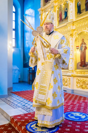 Митрополит Игнатий и митрополит Владимир совершили Божественную литургию в Свято-Духовском соборе г. Саратова