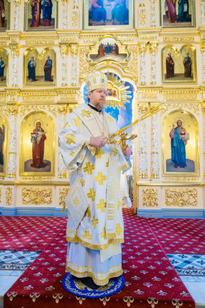 Митрополит Игнатий и митрополит Владимир совершили Божественную литургию в Свято-Духовском соборе г. Саратова