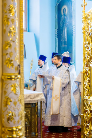 Митрополит Игнатий и митрополит Владимир совершили Божественную литургию в Свято-Духовском соборе г. Саратова