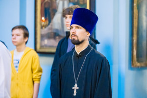 Митрополит Игнатий и митрополит Владимир совершили Божественную литургию в Свято-Духовском соборе г. Саратова