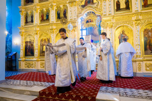 Митрополит Игнатий и митрополит Владимир совершили Божественную литургию в Свято-Духовском соборе г. Саратова