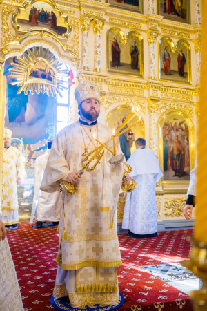 Митрополит Игнатий и митрополит Владимир совершили Божественную литургию в Свято-Духовском соборе г. Саратова