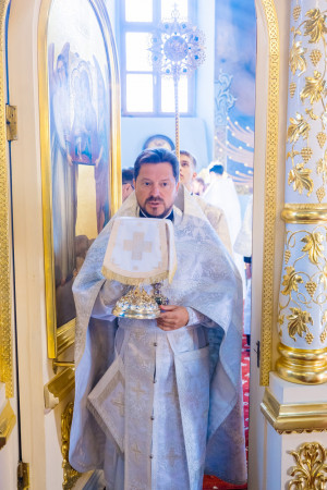 Митрополит Игнатий и митрополит Владимир совершили Божественную литургию в Свято-Духовском соборе г. Саратова
