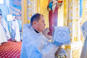 Митрополит Игнатий и митрополит Владимир совершили Божественную литургию в Свято-Духовском соборе г. Саратова