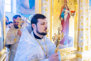 Митрополит Игнатий и митрополит Владимир совершили Божественную литургию в Свято-Духовском соборе г. Саратова
