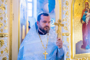 Митрополит Игнатий и митрополит Владимир совершили Божественную литургию в Свято-Духовском соборе г. Саратова