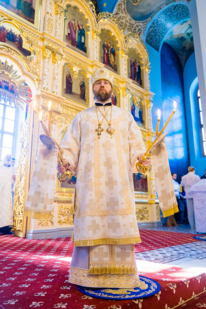 Митрополит Игнатий и митрополит Владимир совершили Божественную литургию в Свято-Духовском соборе г. Саратова