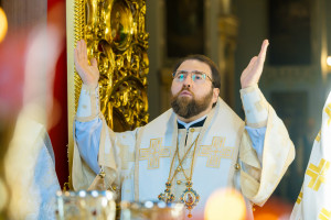 Митрополит Игнатий и митрополит Владимир совершили Божественную литургию в Свято-Духовском соборе г. Саратова