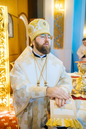 Митрополит Игнатий и митрополит Владимир совершили Божественную литургию в Свято-Духовском соборе г. Саратова