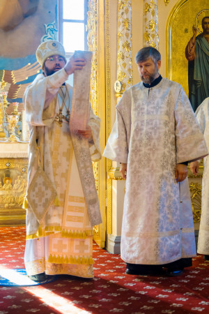 Митрополит Игнатий и митрополит Владимир совершили Божественную литургию в Свято-Духовском соборе г. Саратова