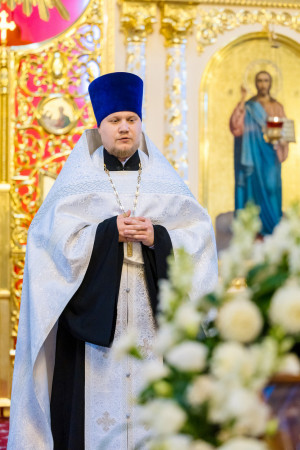 Митрополит Игнатий и митрополит Владимир совершили Божественную литургию в Свято-Духовском соборе г. Саратова