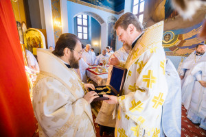 Митрополит Игнатий и митрополит Владимир совершили Божественную литургию в Свято-Духовском соборе г. Саратова
