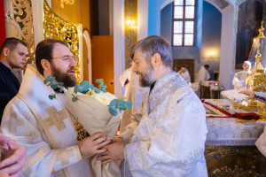 Митрополит Игнатий и митрополит Владимир совершили Божественную литургию в Свято-Духовском соборе г. Саратова