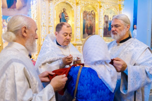 Митрополит Игнатий и митрополит Владимир совершили Божественную литургию в Свято-Духовском соборе г. Саратова