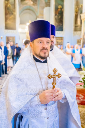 Митрополит Игнатий и митрополит Владимир совершили Божественную литургию в Свято-Духовском соборе г. Саратова