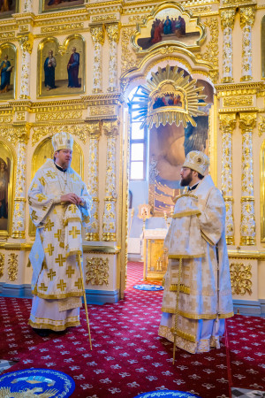 Митрополит Игнатий и митрополит Владимир совершили Божественную литургию в Свято-Духовском соборе г. Саратова