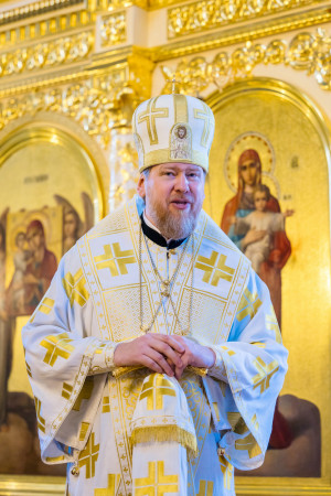 Митрополит Игнатий и митрополит Владимир совершили Божественную литургию в Свято-Духовском соборе г. Саратова