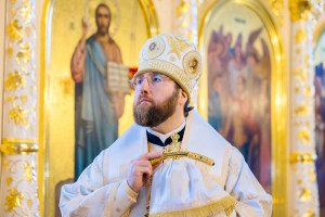Митрополит Игнатий и митрополит Владимир совершили Божественную литургию в Свято-Духовском соборе г. Саратова